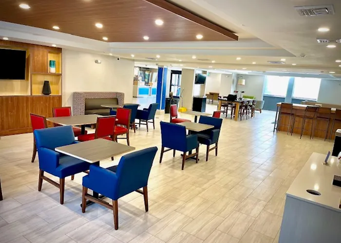 Holiday Inn Express - Fall River North