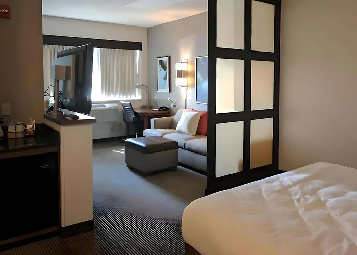 Comfort Suites Milwaukee West