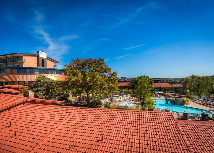Lodge Of Four Seasons Golf Resort, Marina & Spa