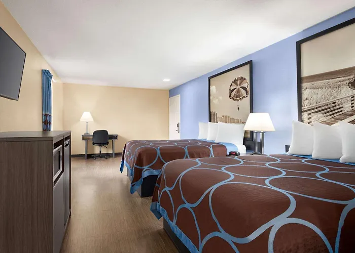 Super 8 By Wyndham Foley Motel