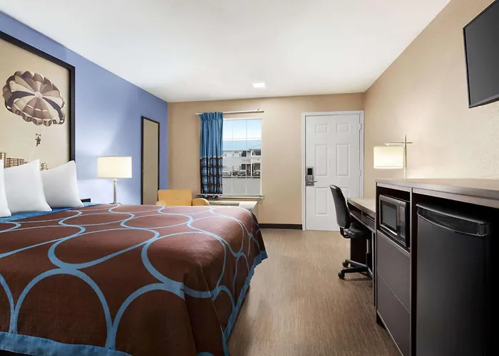 Super 8 By Wyndham Foley Motel
