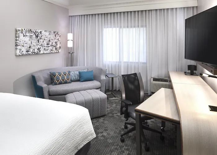 Courtyard By Marriott Pensacola