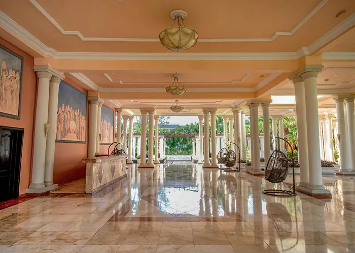 The Signature Level At Grand Palladium Lady Hamilton Resort & Spa