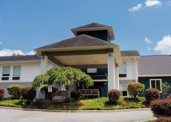 Clarion Pointe-Dillard Near Blue Ridge Mountains
