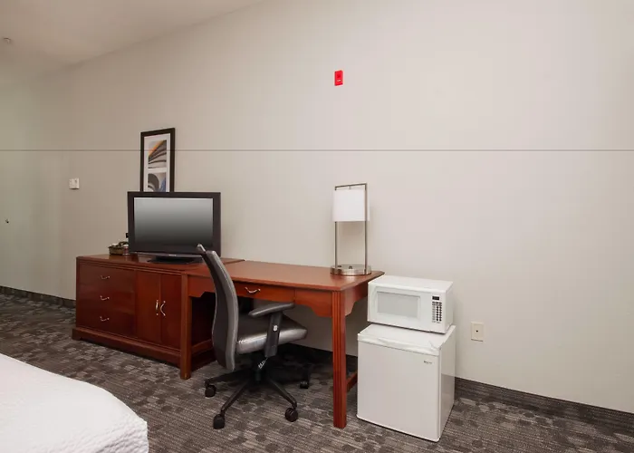 Courtyard By Marriott Palmdale