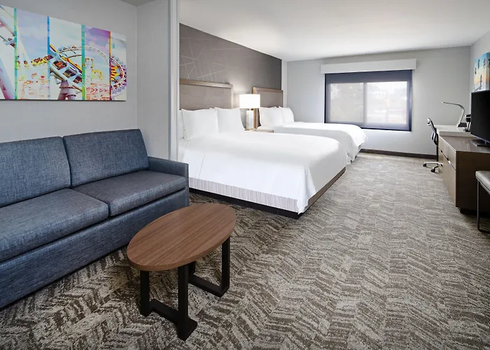 Best Western Valencia/Six Flags Inn & Suites