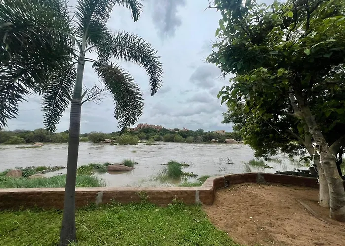 Leo Comforts River View Resort