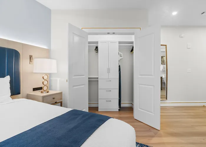 Harbor Suites At Harborwalk Village