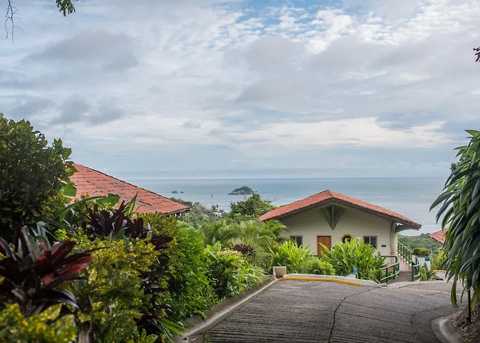 Si Como No Resort & Wildlife Refuge