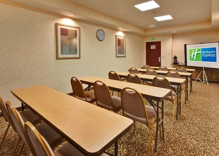 Holiday Inn Express Delano Highway 99 By Ihg