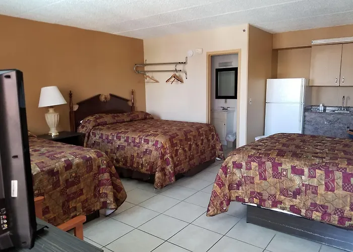 Cloud 9 Inn - Beach Hotel