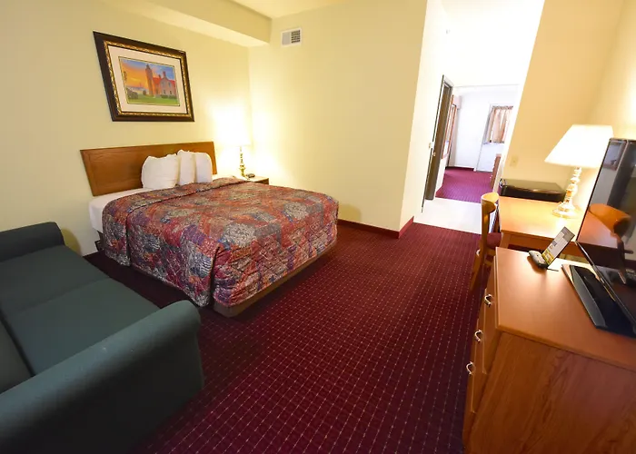 Mackinaw Beach And Bay Inn & Suites