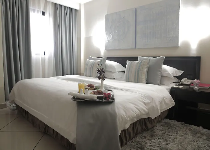 Oak Plaza Hotels East Airport