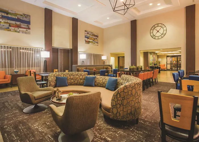 La Quinta By Wyndham Ely Hotel
