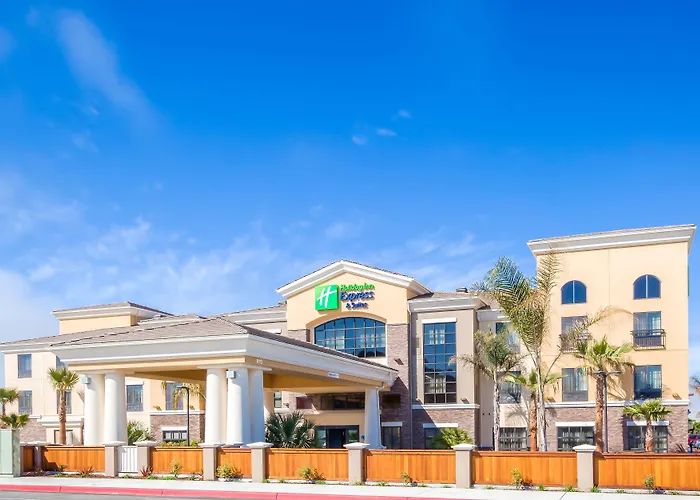 Holiday Inn Express & Suites Eureka By Ihg