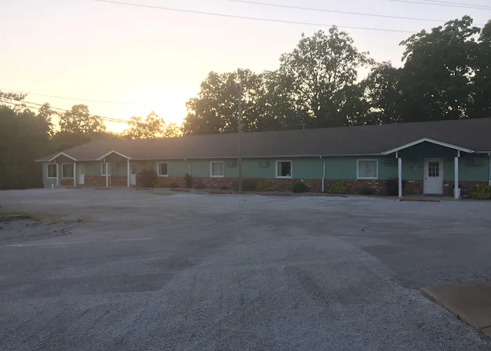 Carlinvilla Motel