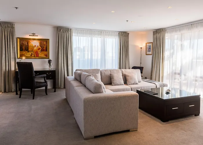Fino Hotel & Suites