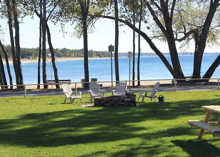 Balm Beach Resort And Motel