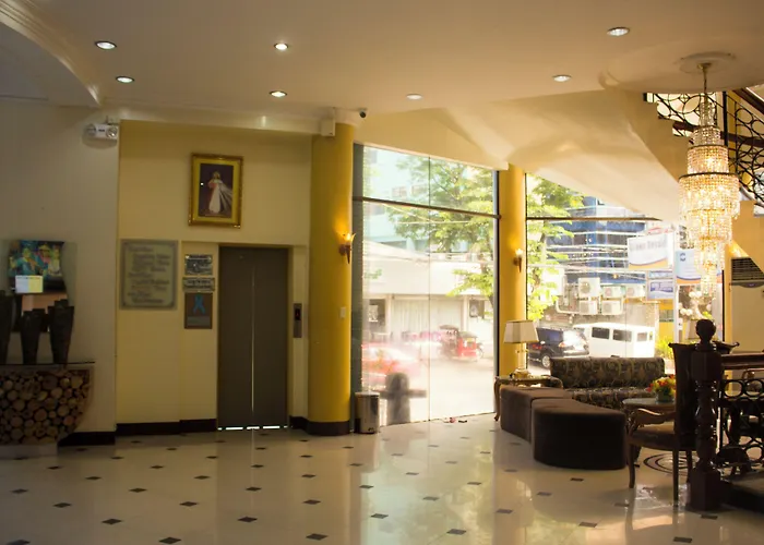Crown Royale Hotel