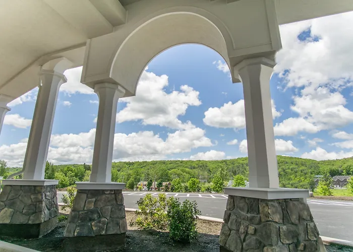 Courtyard By Marriott Lenox Berkshires