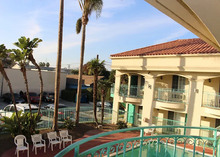 Lyfe Inn & Suites By Aga - Lax Airport