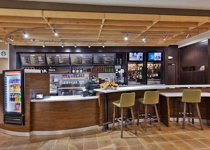 Courtyard By Marriott Albion