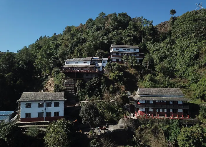 Everest Manla Resort