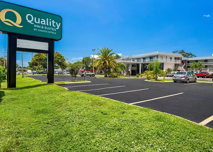Quality Inn & Suites At Tropicana Field St. Petersburg