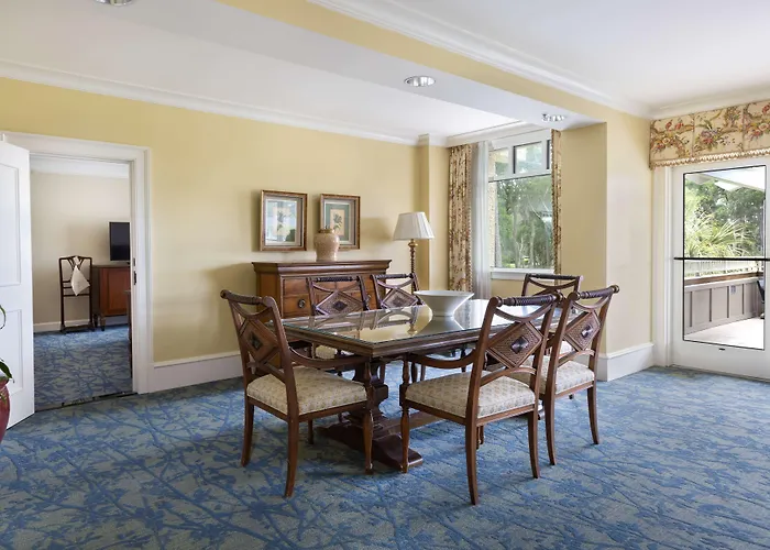 Inn And Club At Harbour Town