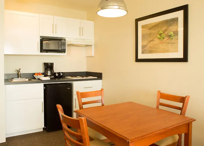 Pelican Shores Inn