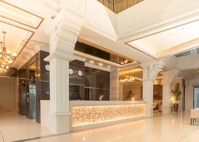 The Monarch Hotel