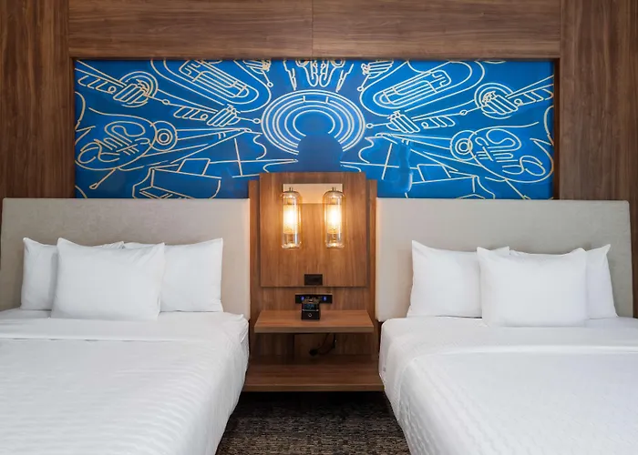 La Quinta Inn & Suites By Wyndham Nashville Downtown Stadium