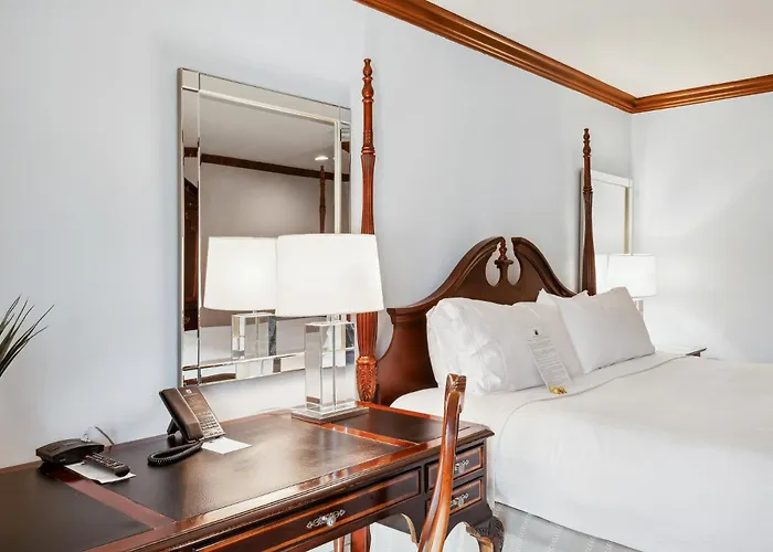 Avon Old Farms Hotel