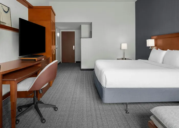 Courtyard By Marriott San Antonio Six Flags At The Rim