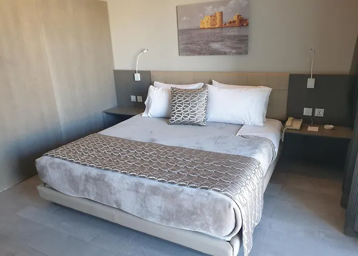 Promenade Hotel
