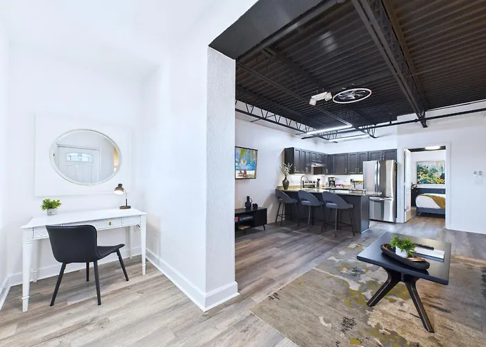 Bright Modern Loft By Port & Beaches -Unit 206