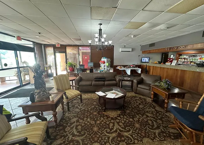Hotel Red Rose By Townhouse Covington I-64