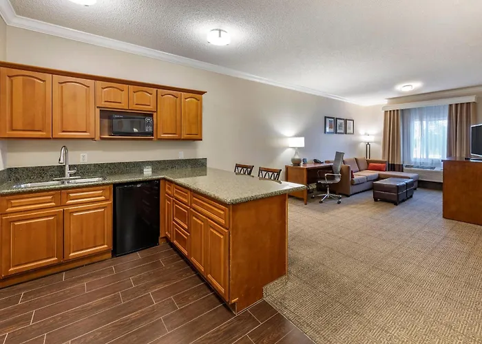 Comfort Suites Near Six Flags Magic Mountain