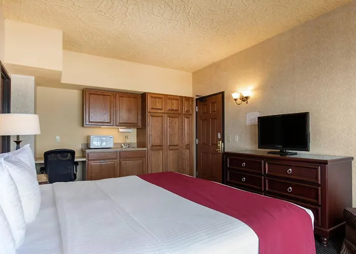 Shoreline Inn & Conference Center, An Ascend Collection Hotel