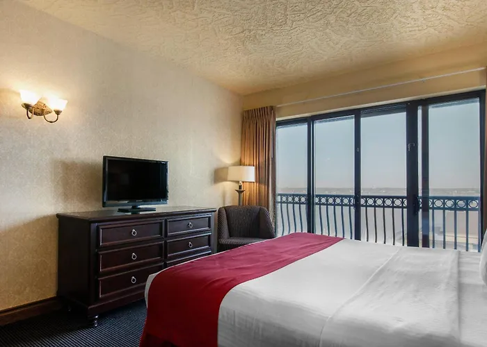 Shoreline Inn & Conference Center, An Ascend Collection Hotel