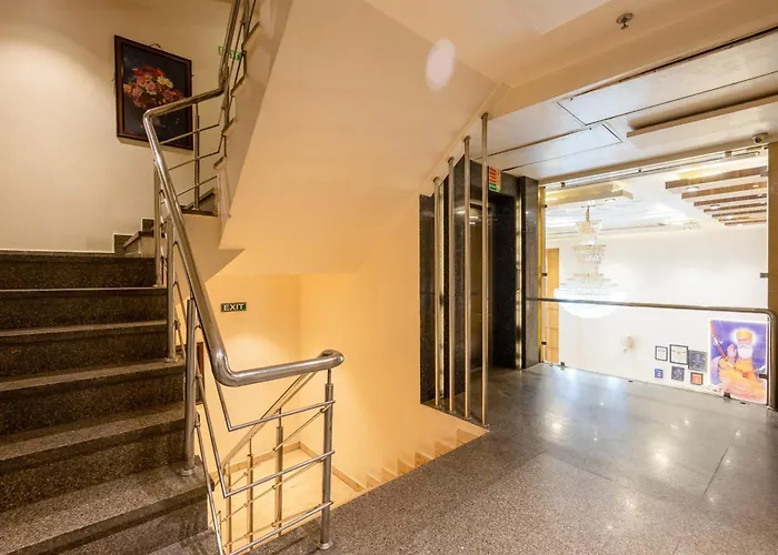 Aman Continental With Restaurant - 5Mins From Connaught Place ,Railway Station & Metro