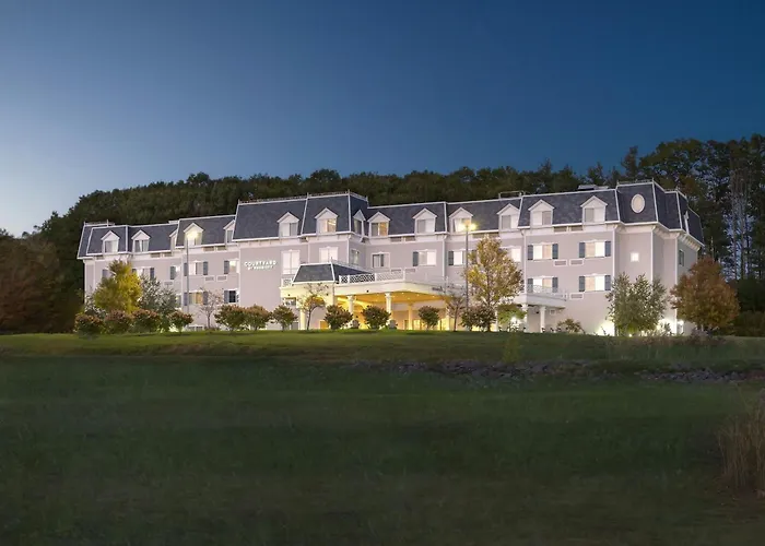 Courtyard By Marriott Lenox Berkshires