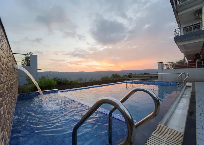 Strawberry King Resort