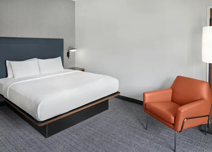 Courtyard By Marriott Huntsville University Drive