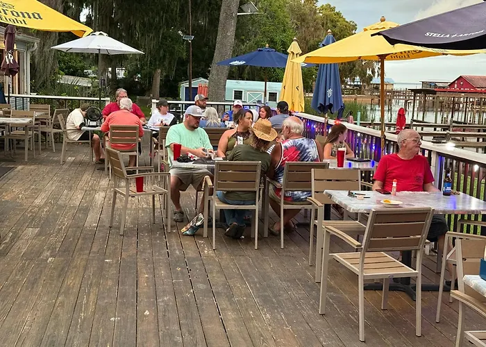 Porky'S Lodge, Bar & Grill