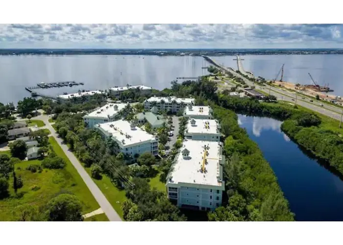 Waterfront Resort In Quiet Gated Community W Pool