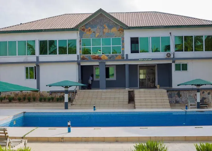 Iloyds Beach Resort & Spa