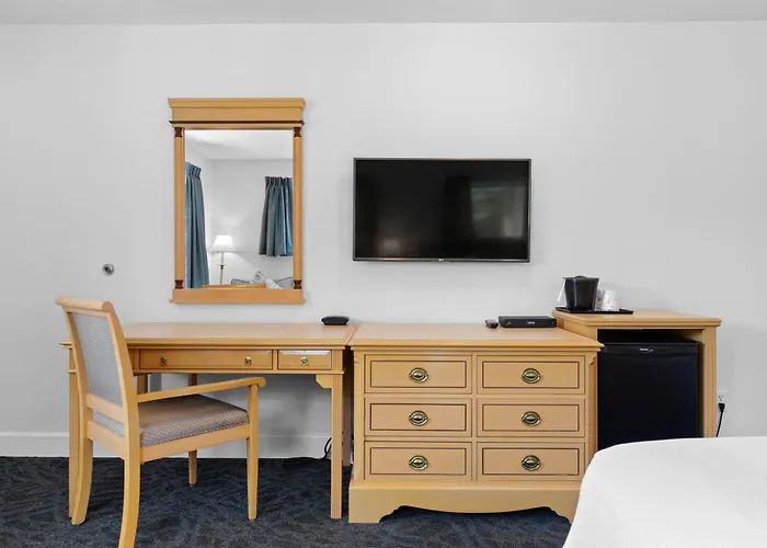 Kootenay Lakeview Resort BW Signature Collection