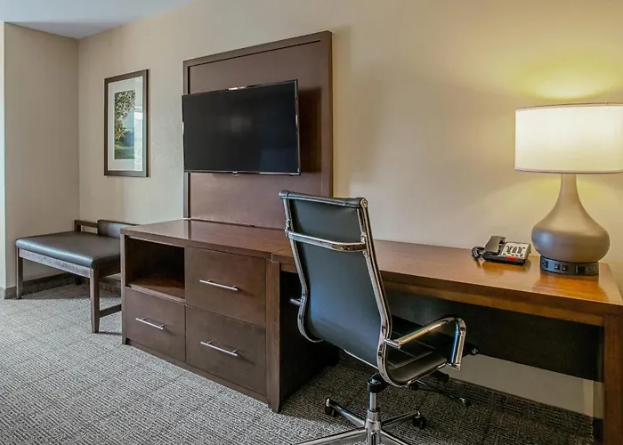 Comfort Suites Fishkill Near Interstate 84