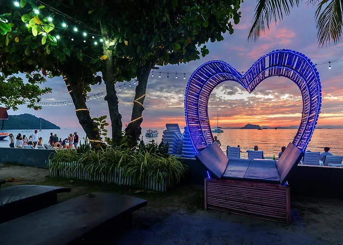 Blue Bay Resort - Access To Pool And Beach-Phuket & Krabi